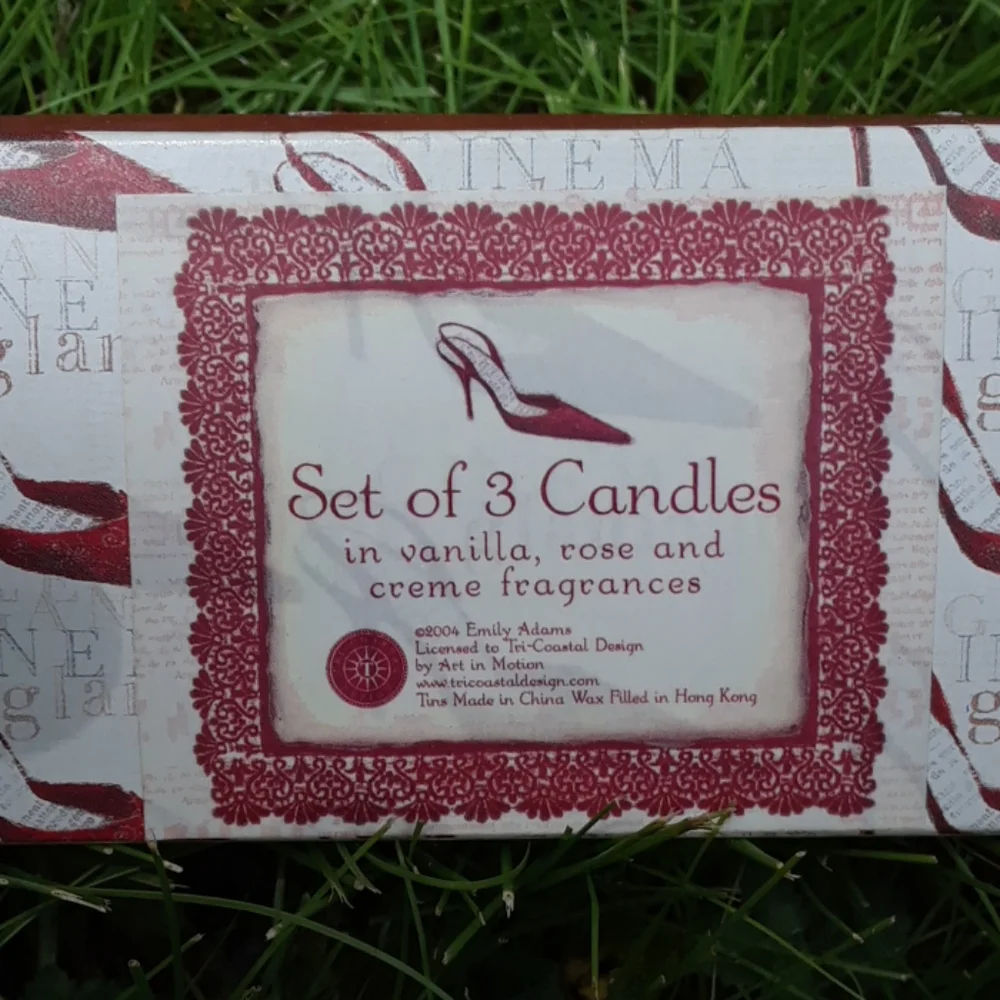 New set of 3 Candles Super cute packaging!